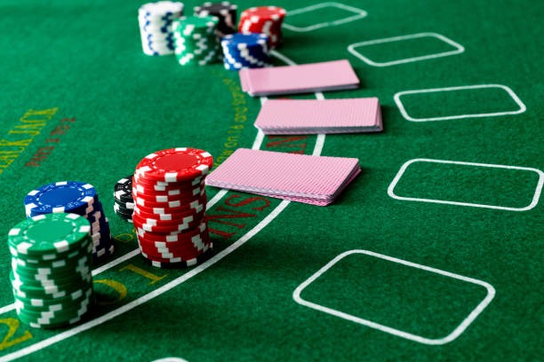 American Roulette wheel with 38 pockets displayed on slotbola live table